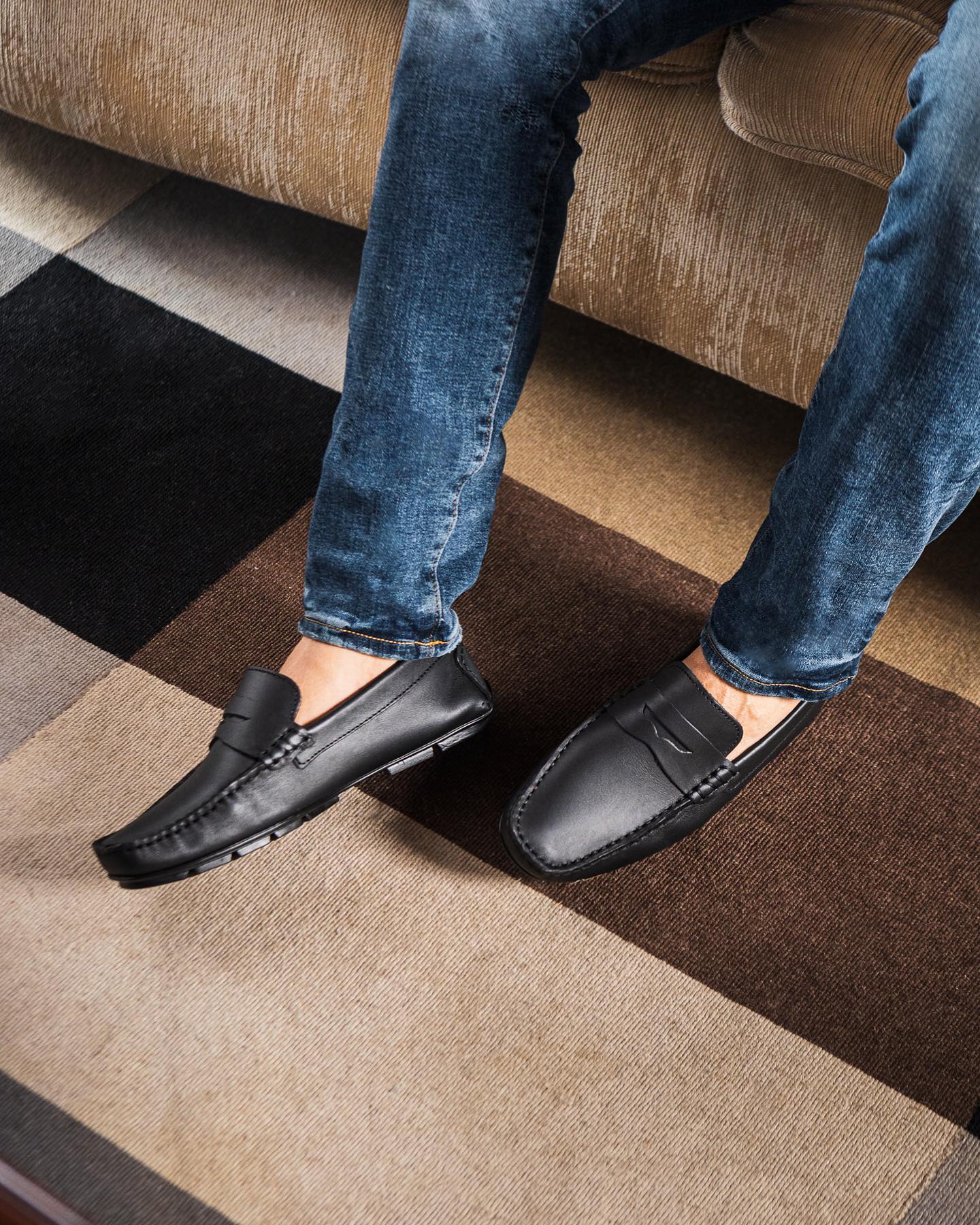 Mocasin o loafer driver antifaz negro