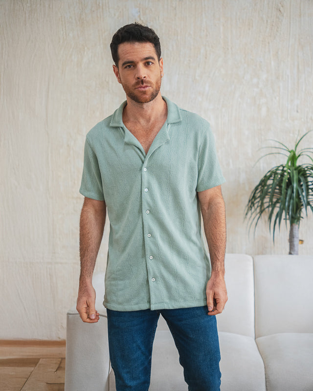 Camisa manga corta verde hoja texturizada