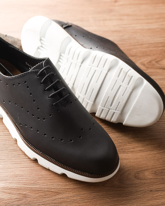 Flex Oxford brogue negro piel suela blanca