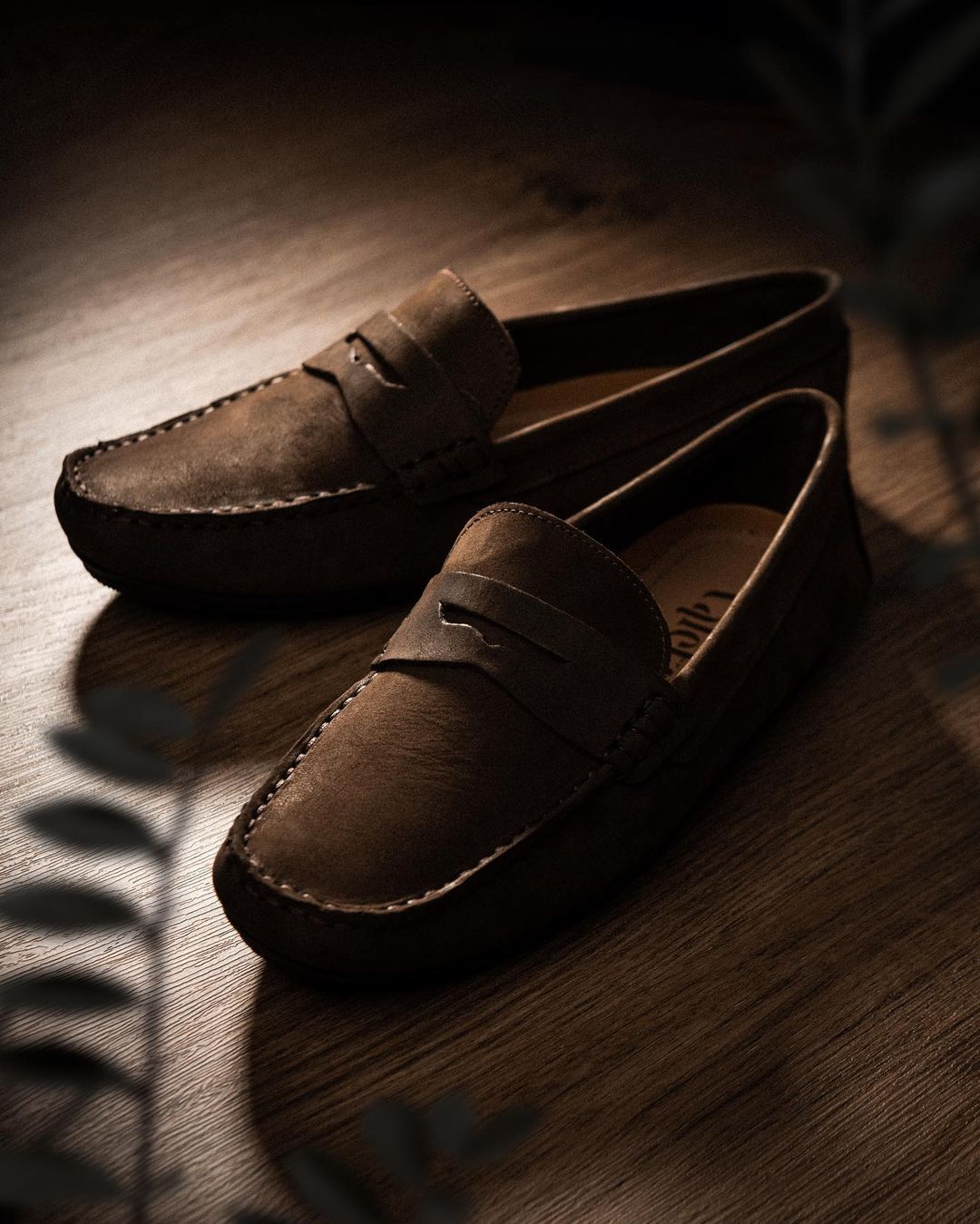 Mocasin o loafer driver antifaz marron nubuck